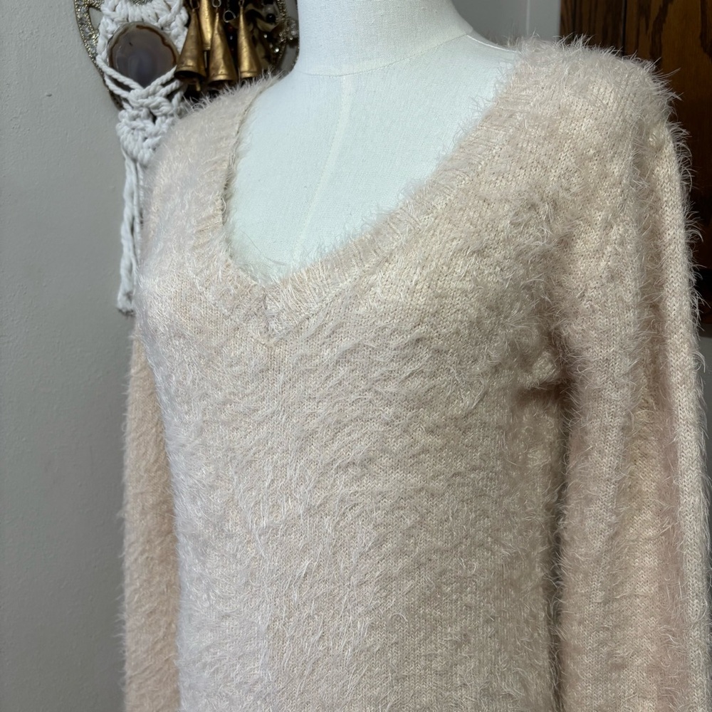 Soft Fuzzy Long Sleeve Pullover V-Neck Sweater Size Small Capezio Balletcore - Picture 3 of 6